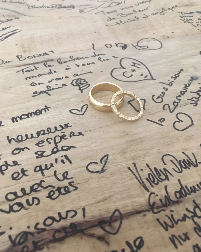 Mariage - livre d'or et les bagues